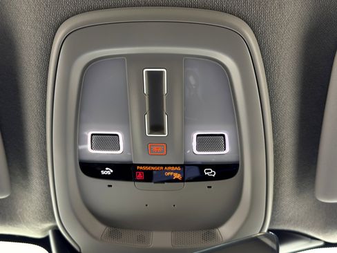 Used 2023 Volvo XC40 B5 Ultimate w/ Protection Package Premier image 30