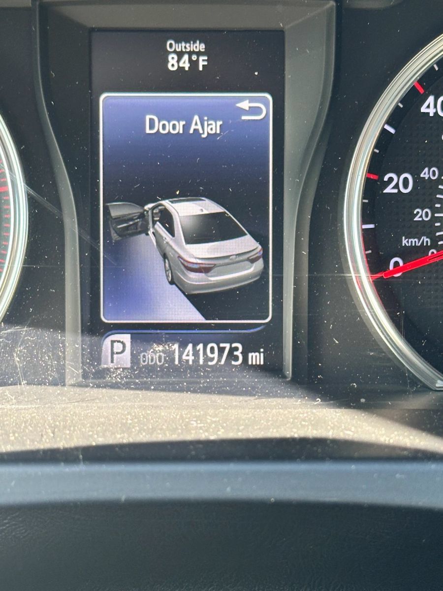 Used 2015 Toyota Camry SE FWD image 11