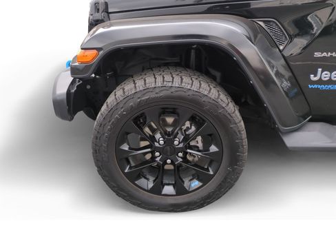 Used 2022 Jeep Wrangler Sahara w/ Cold Weather Group image 14