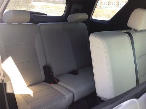 Used 2023 Chevrolet Traverse LS w/ Safety Package image 13