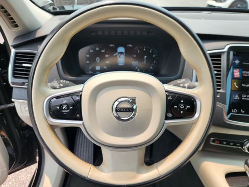 Used 2020 Volvo XC90 T6 Momentum AWD/4WD image 9