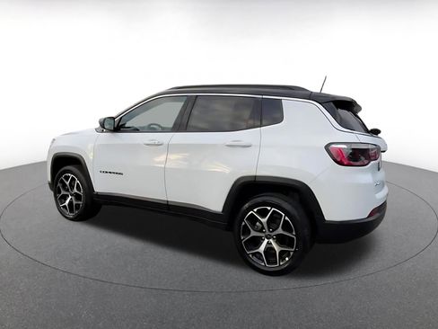 Used 2025 Jeep Compass Limited image 10