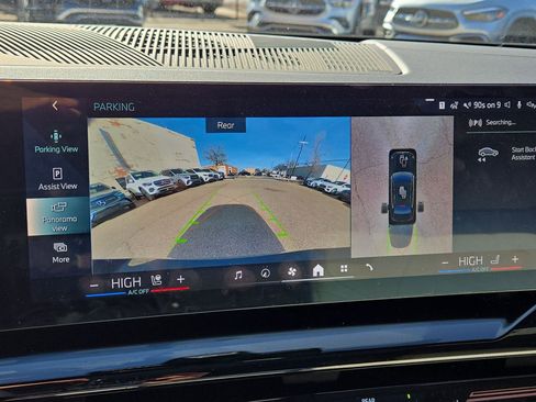 Used 2024 BMW 530i xDrive w/ Premium Package image 18