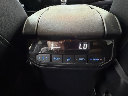 Used 2022 Toyota Highlander XSE AWD/4WD image 17