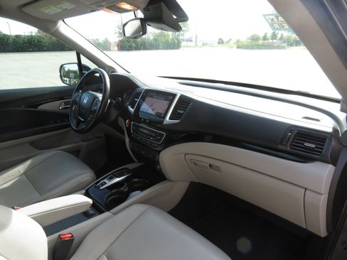 Used 2016 Honda Pilot Touring image 36