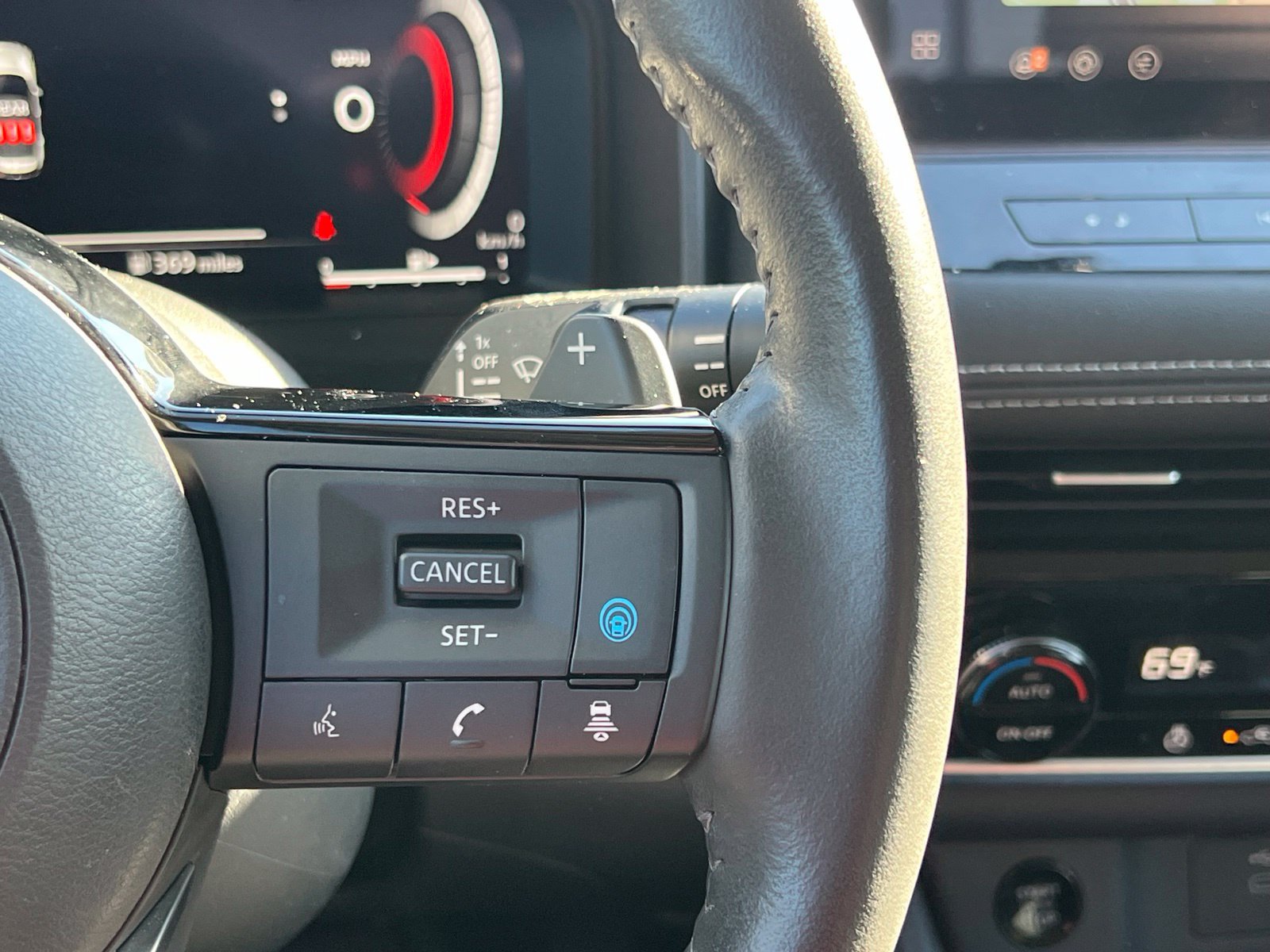 Used 2024 Nissan Rogue Platinum FWD image 29