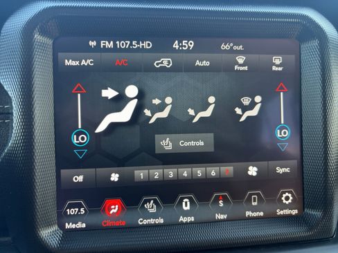 Used 2022 Jeep Wrangler Unlimited Sahara w/ Cold Weather Group AWD/4WD image 19