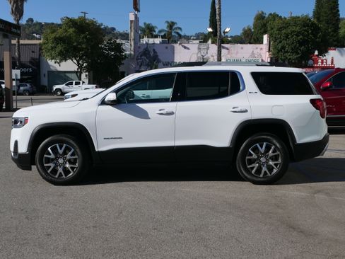 Used 2023 GMC Acadia SLE w/ Driver Convenience Package FWD image 2