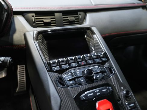 Used 2018 Lamborghini Aventador S image 43