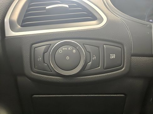 Used 2023 Ford Edge SEL image 19