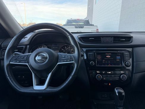 Used 2018 Nissan Rogue SV image 6