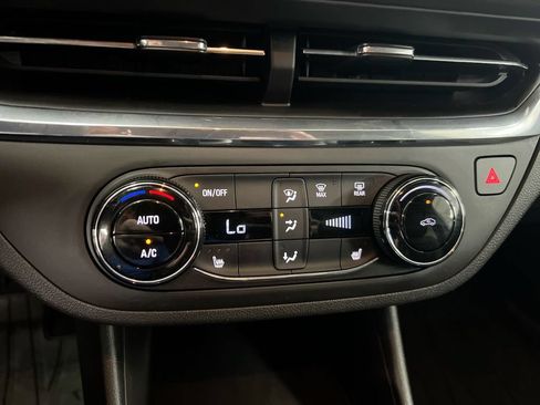 Used 2025 Buick Envista Preferred w/ Convenience I Package FWD image 16