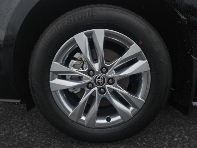 Certified 2026 Toyota Sienna Limited FWD image 4