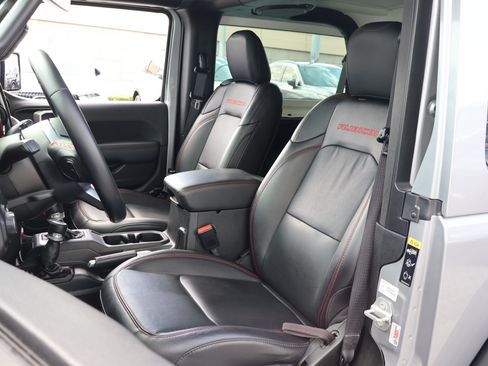 Used 2021 Jeep Wrangler Rubicon AWD/4WD image 2