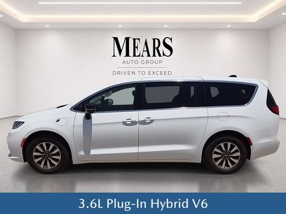 Used 2024 Chrysler Pacifica Limited
