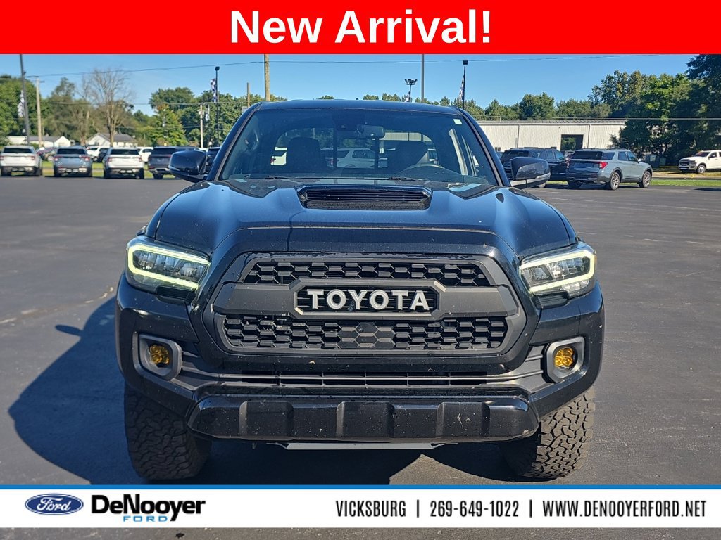 Used 2022 Toyota Tacoma TRD Sport AWD/4WD image 2