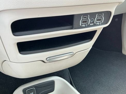 Used 2023 Chrysler Pacifica Touring-L FWD image 49