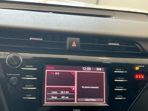 Used 2020 Toyota Camry SE w/ Carpet Mat Package FWD image 16