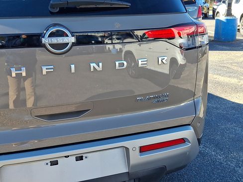 Used 2023 Nissan Pathfinder Platinum image 15