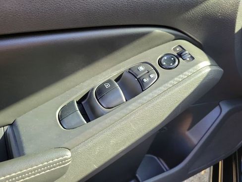 Used 2024 Nissan Altima 2.5 SV image 18