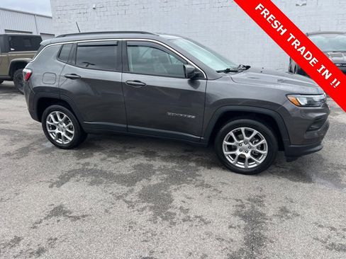 Used 2022 Jeep Compass Latitude image 8