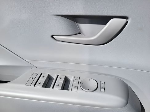 Used 2025 Hyundai Kona SEL image 23