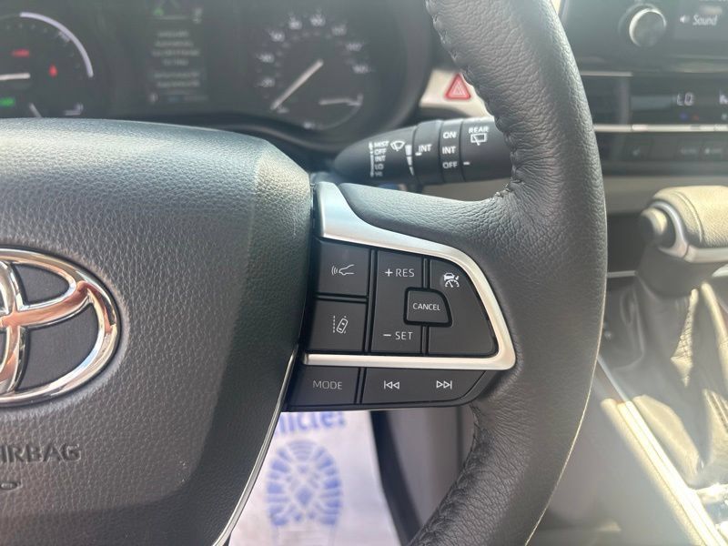 Used 2022 Toyota Sienna XLE FWD image 38