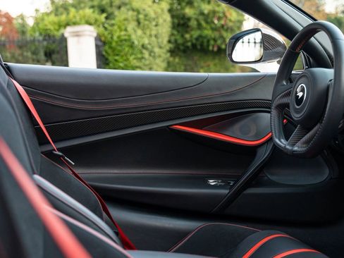 Used 2021 McLaren 720S Spider image 71