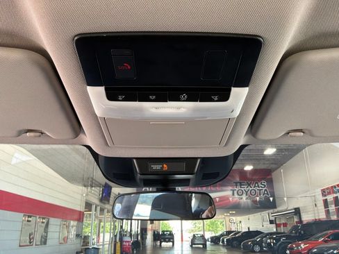 Used 2025 Nissan Rogue SV FWD image 15