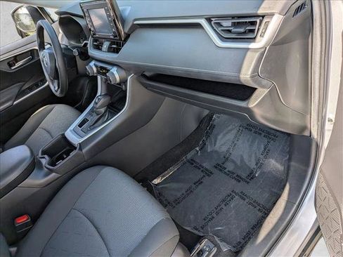 Used 2022 Toyota RAV4 XLE image 22