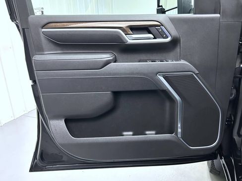 Used 2025 Chevrolet Silverado 2500 LT w/ All Star Edition AWD/4WD image 9