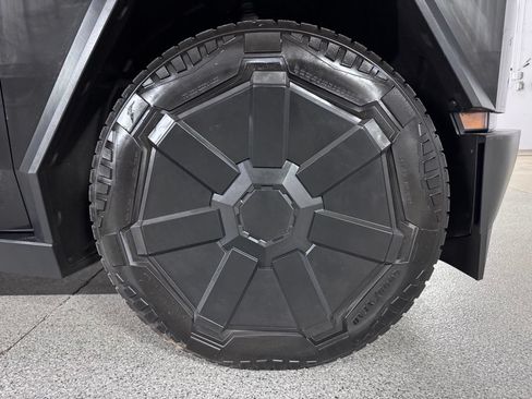 Used 2024 Tesla Cybertruck Cyberbeast AWD/4WD image 5