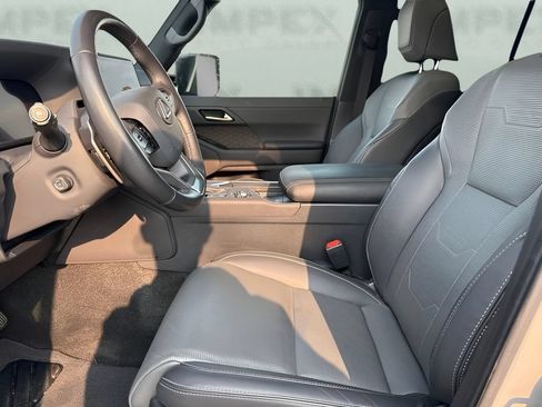Used 2024 Lexus GX 550 w/ Accessory Package (2T) AWD/4WD image 12