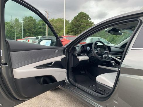 New 2025 Hyundai Elantra Limited image 52