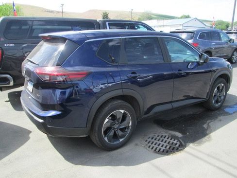 Used 2025 Nissan Rogue SV AWD/4WD image 2