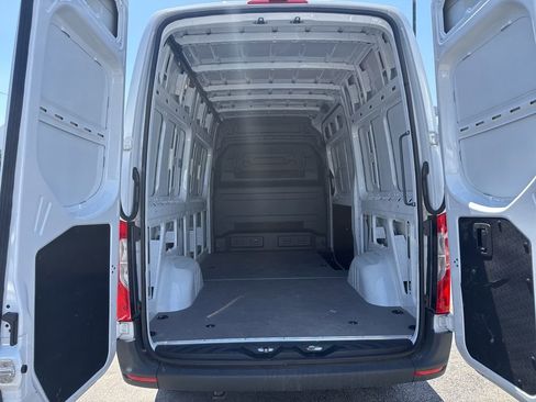 Used 2025 Mercedes-Benz Sprinter 2500 image 8