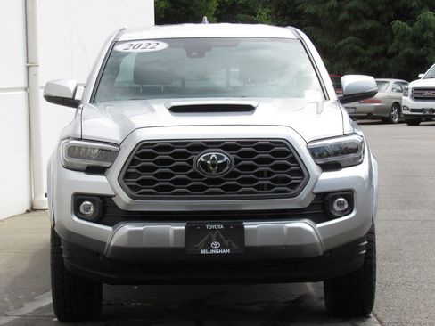 Used 2022 Toyota Tacoma TRD Sport w/ TRD Premium Sport Package AWD/4WD image 3