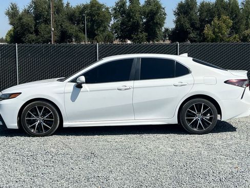 Used 2021 Toyota Camry SE FWD image 6
