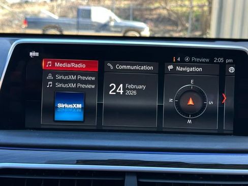 Used 2018 BMW 740e xDrive image 27