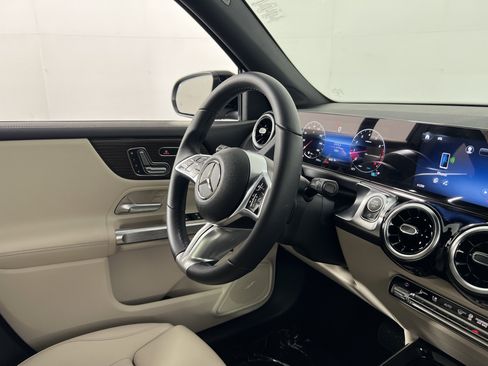 Used 2026 Mercedes-Benz GLB 250 image 10