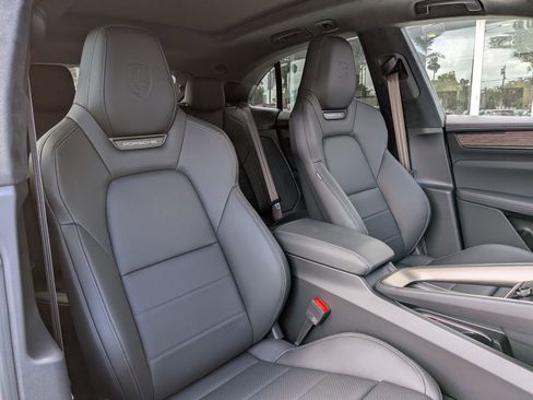 New 2026 Porsche Macan Turbo Electric AWD/4WD image 27