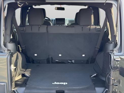 Used 2015 Jeep Wrangler Unlimited Sport w/ Quick Order Package 24S AWD/4WD image 8