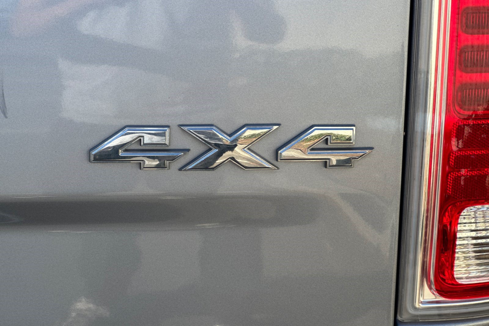 Used 2019 RAM 1500 Laramie AWD/4WD image 36