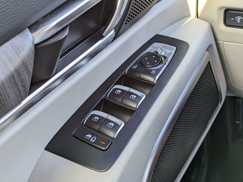 Used 2024 Kia Telluride EX w/ EX Captain's Chair Package image 28