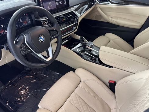 Used 2023 BMW 530i w/ Convenience Package RWD image 4