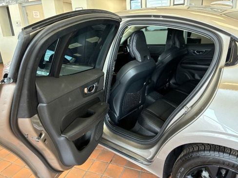 Used 2021 Volvo S60 T8 R-Design Expression image 28