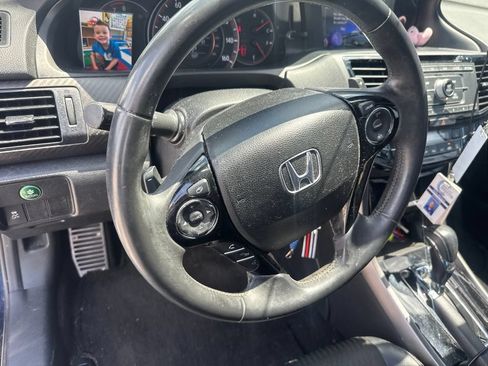 Used 2017 Honda Accord Sport image 19