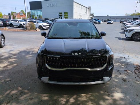 New 2026 Kia Carnival FWD image 2