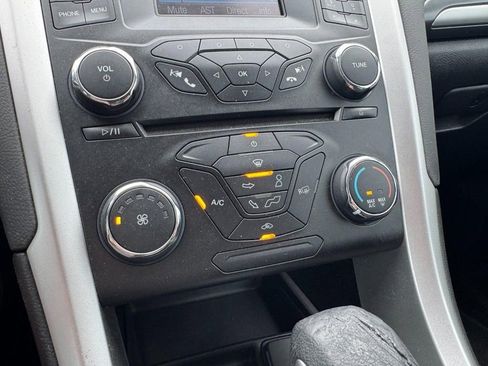 Used 2014 Ford Fusion SE FWD image 18