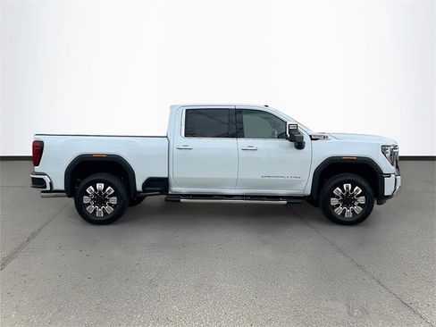 New 2026 GMC Sierra 2500 Denali w/ Denali Reserve Package image 3